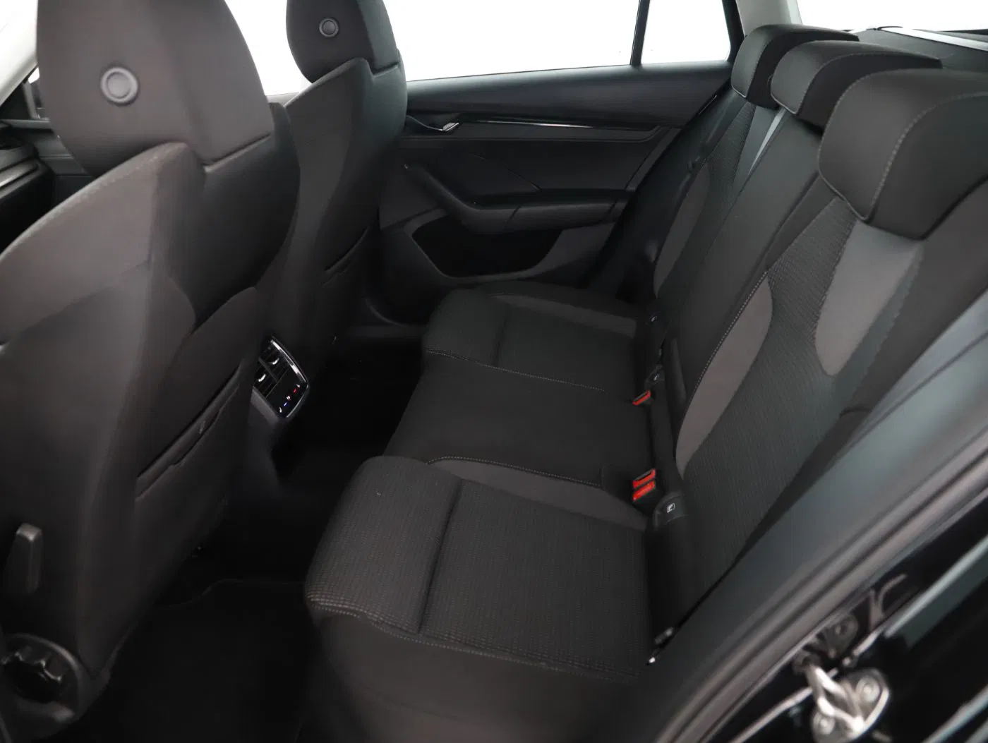 Skoda Octavia Combi 2.0 TDI Amb. DSG | Bild 21 von 23