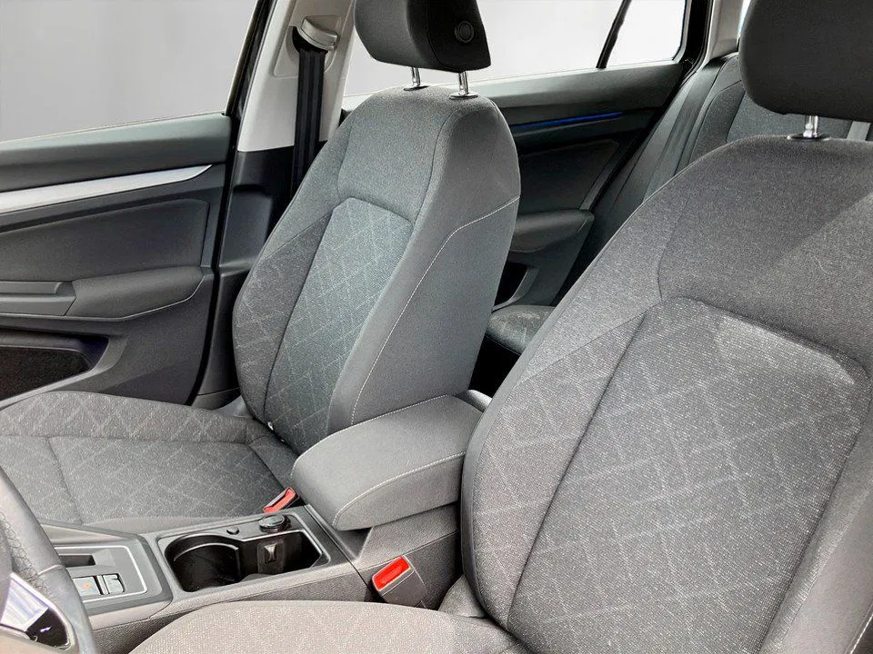VW Golf VIII Var. 2.0 TDI Life DSG | Bild 8 von 23