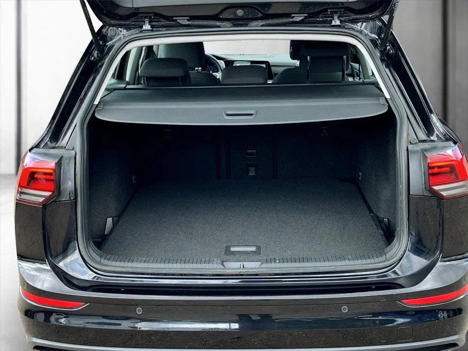 VW Golf VIII Var. 2.0 TDI Life DSG | Bild 23 von 23