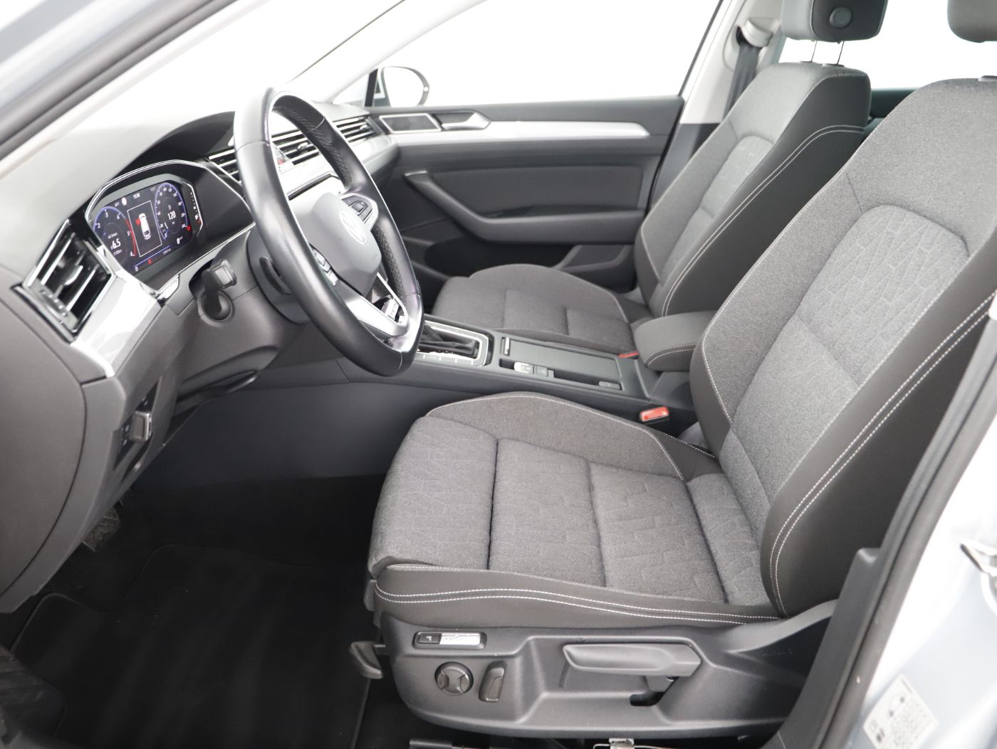 VW Passat Variant 2.0 TDI 4Motion BMT Business | Bild 12 von 27