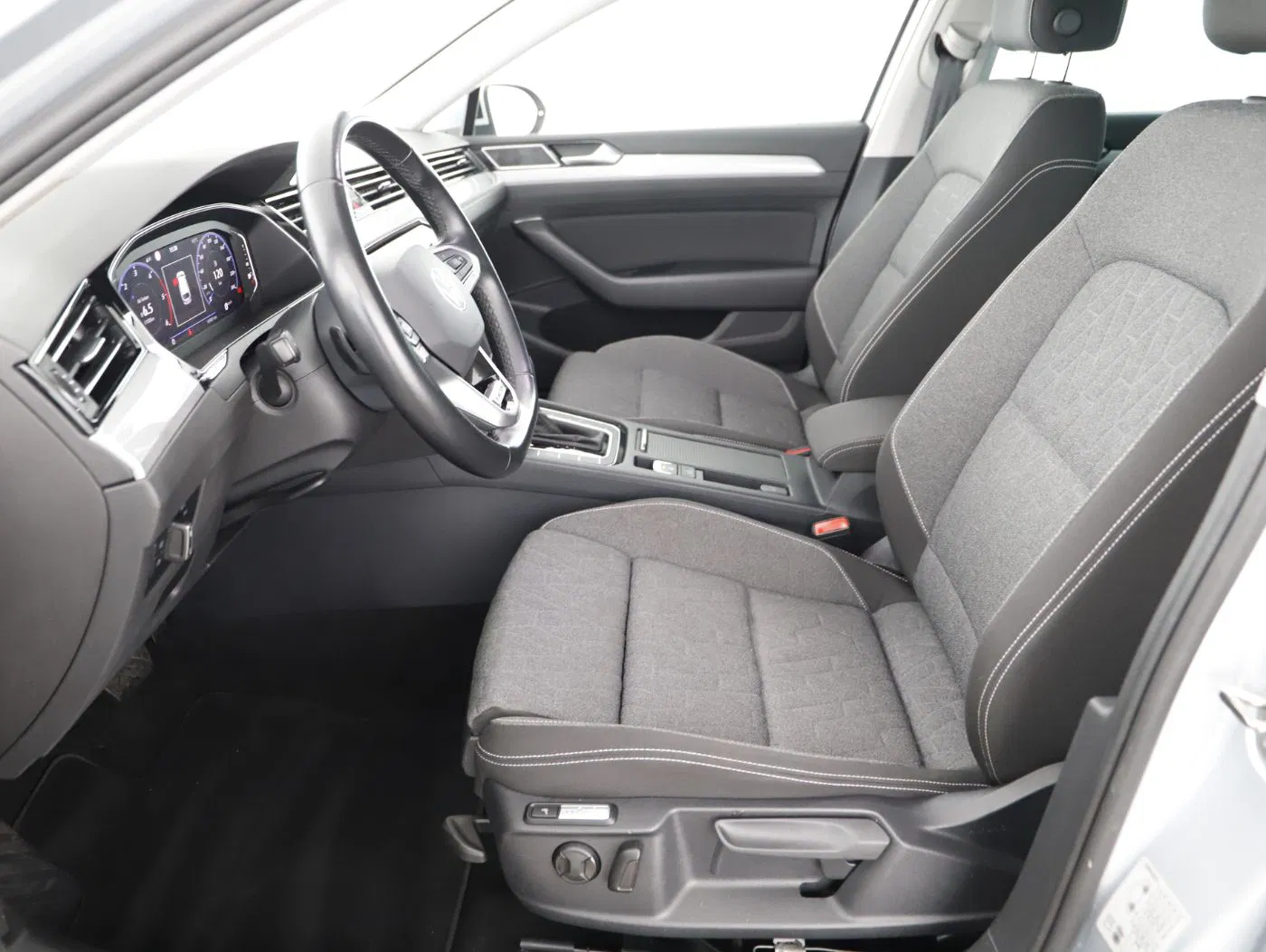 VW Passat Variant 2.0 TDI 4Motion BMT Business | Bild 12 von 27