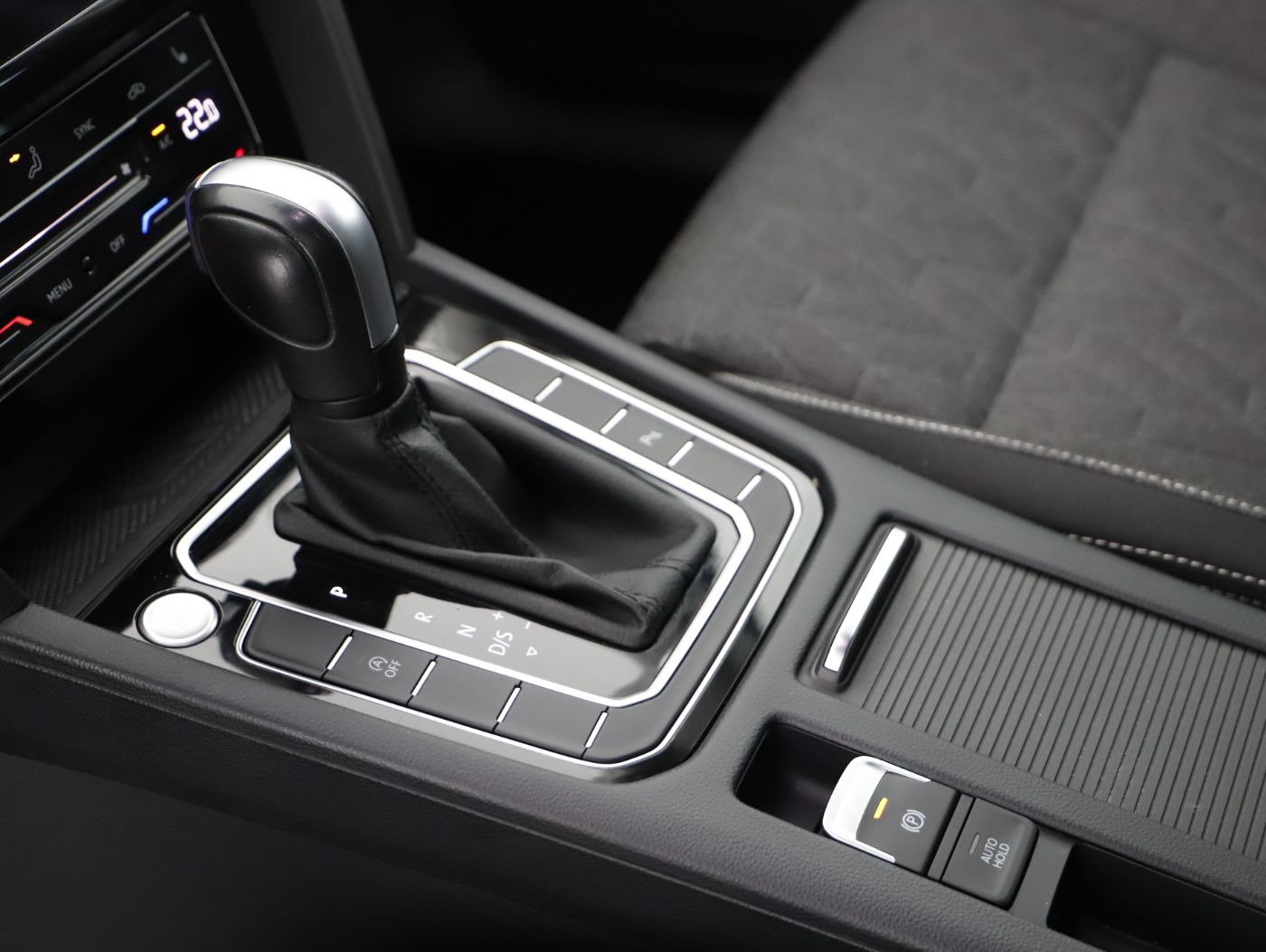 VW Passat Variant 2.0 TDI 4Motion BMT Business | Bild 22 von 27