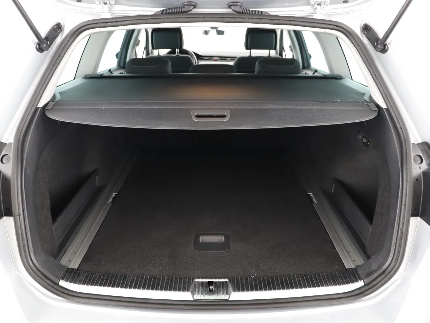 VW Passat Variant 2.0 TDI 4Motion BMT Business | Bild 24 von 27