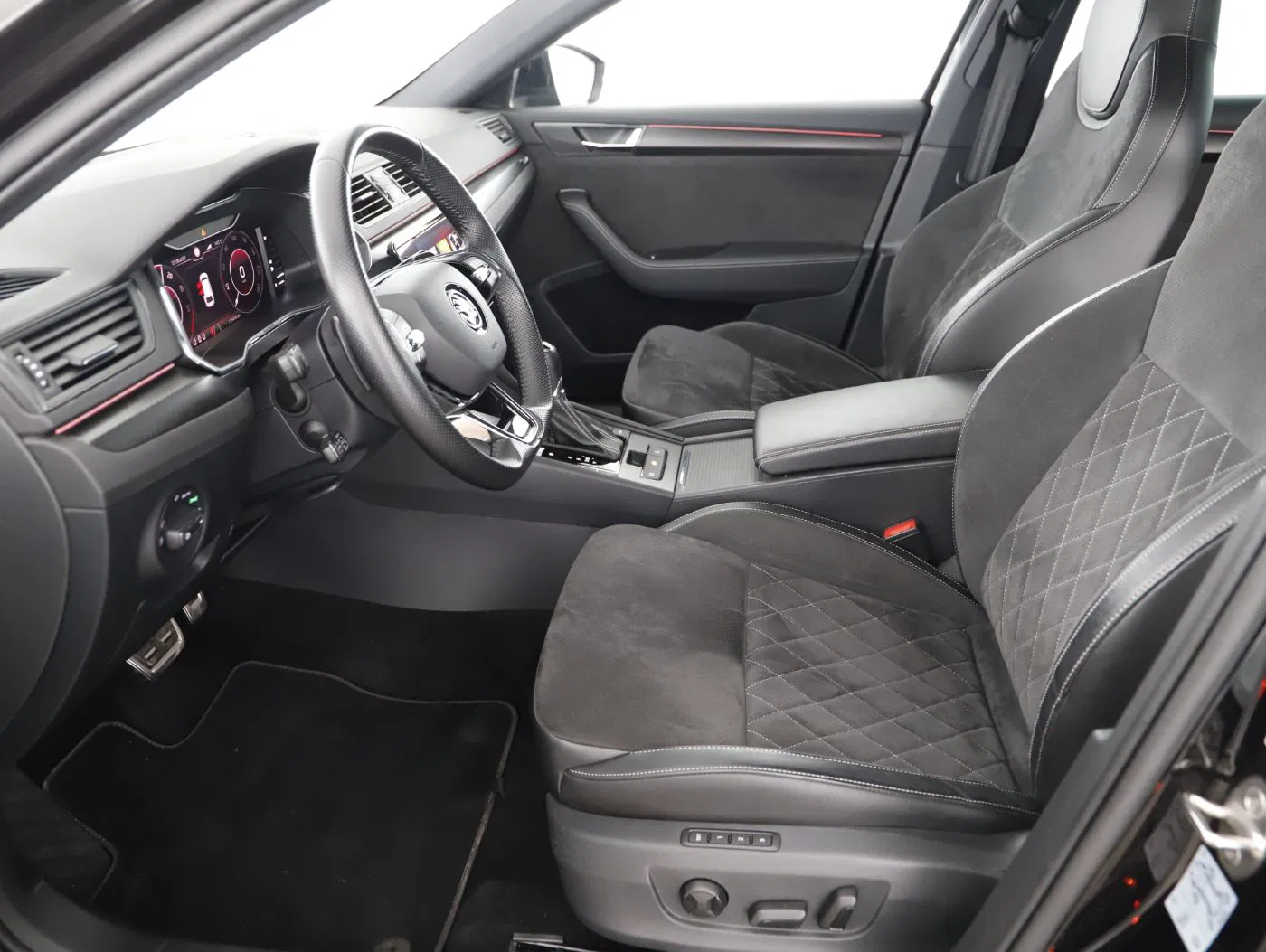 Skoda Superb Combi iV Sportline | Bild 9 von 29