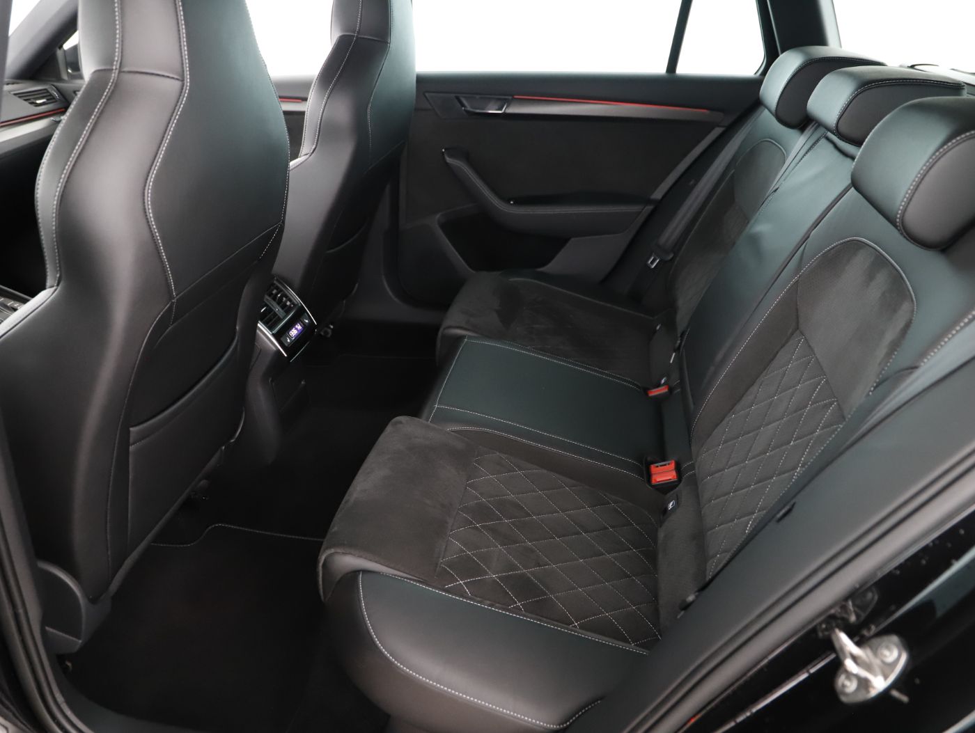 Skoda Superb Combi iV Sportline | Bild 10 von 29