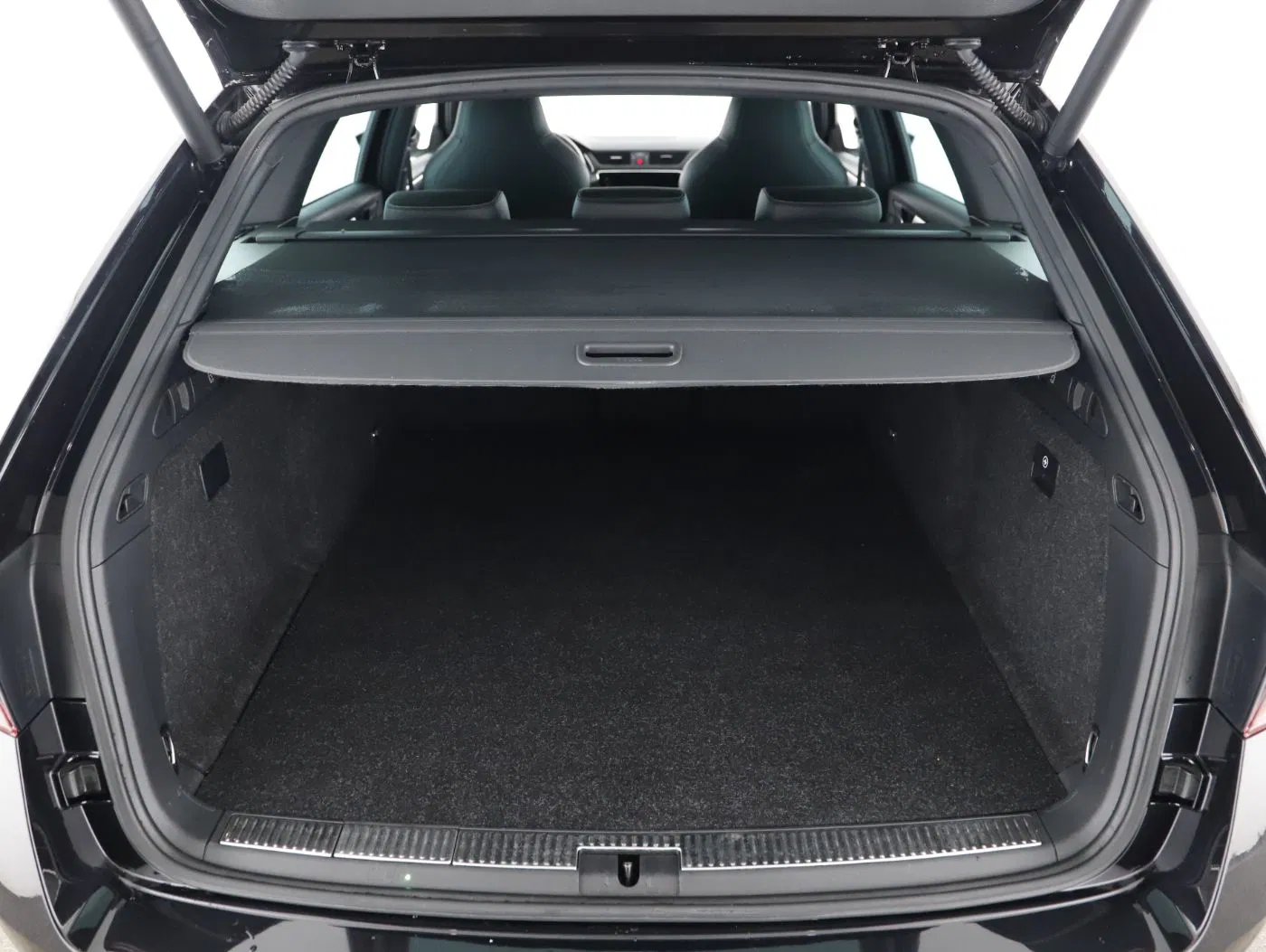 Skoda Superb Combi iV Sportline | Bild 25 von 29