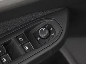 VW Golf VIII Var. 2.0 TDI Life | Thumbnail 10 von 24