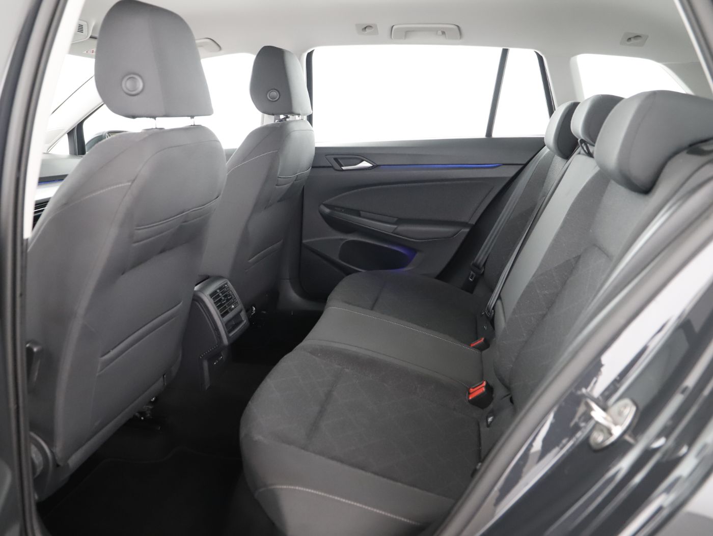 VW Golf VIII Var. 2.0 TDI Life | Bild 18 von 24