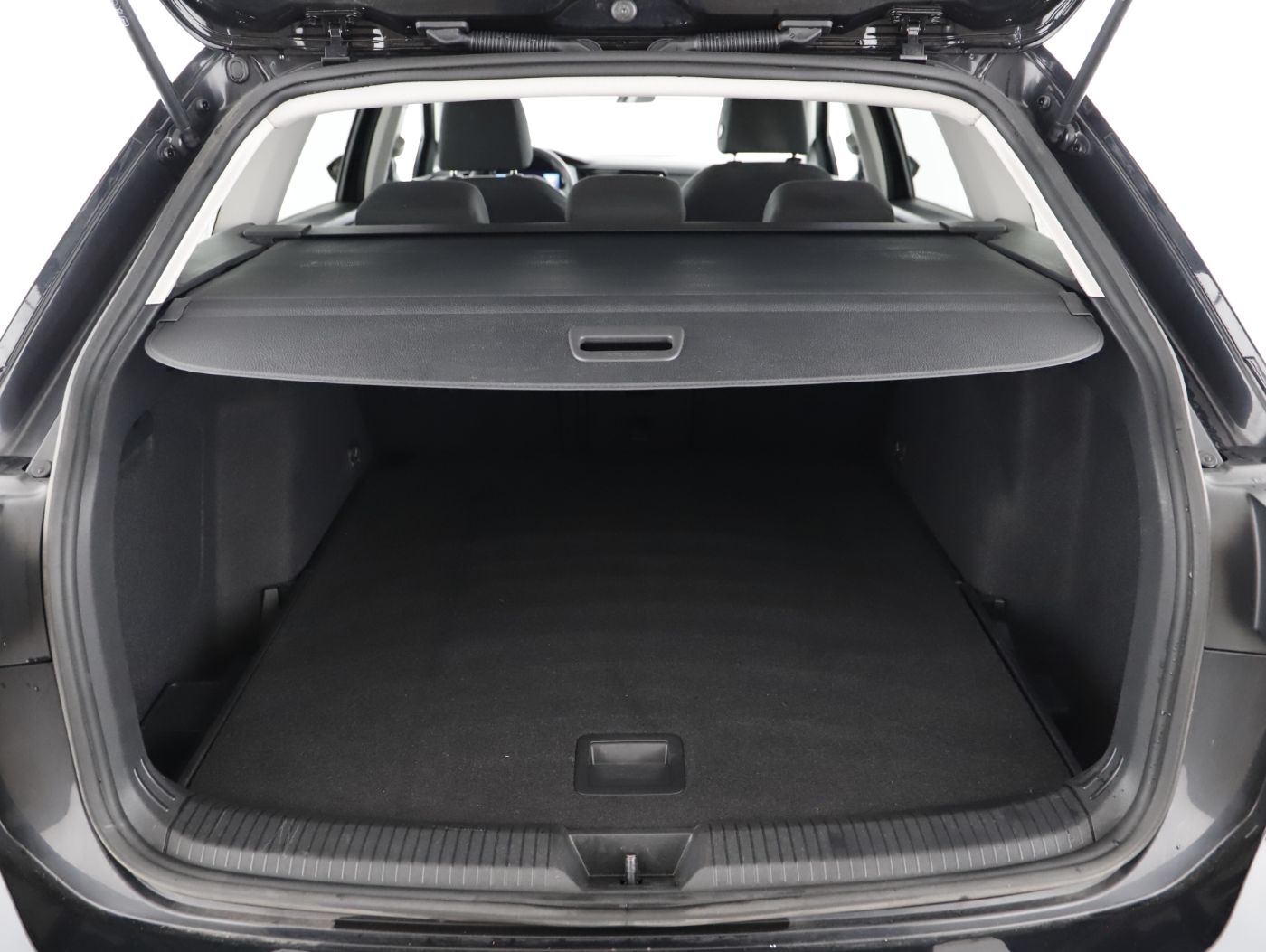 VW Golf VIII Variant 2.0 TDI Life DSG | Bild 25 von 26