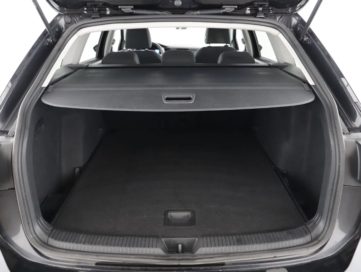 VW Golf VIII Variant 2.0 TDI Life DSG | Bild 25 von 26