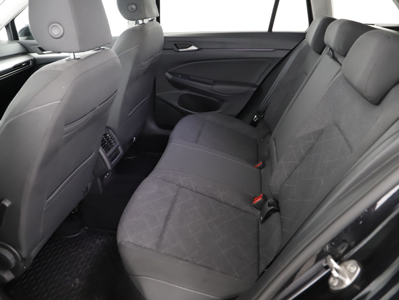 VW Golf VIII Variant 2.0 TDI Life DSG | Bild 24 von 26