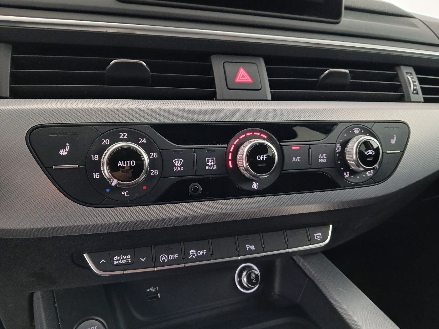 Audi A4 Avant 2.0 TFSI sport | Bild 23 von 27