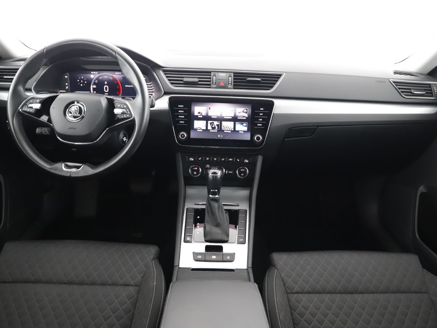 Skoda Superb Combi 2.0 TDI Ambition | Bild 13 von 28