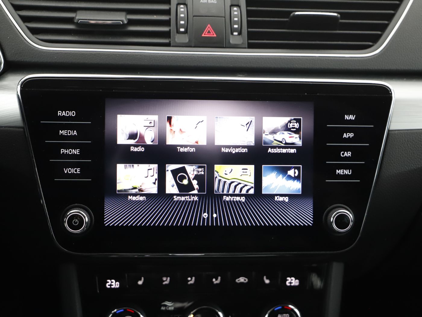 Skoda Superb Combi 2.0 TDI Ambition | Bild 18 von 28