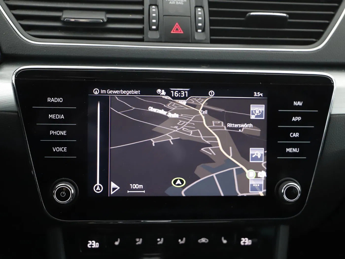 Skoda Superb Combi 2.0 TDI Ambition | Bild 19 von 28
