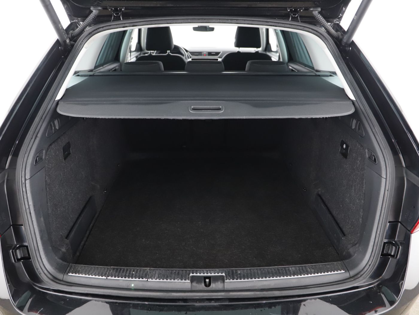 Skoda Superb Combi 2.0 TDI Ambition | Bild 24 von 28