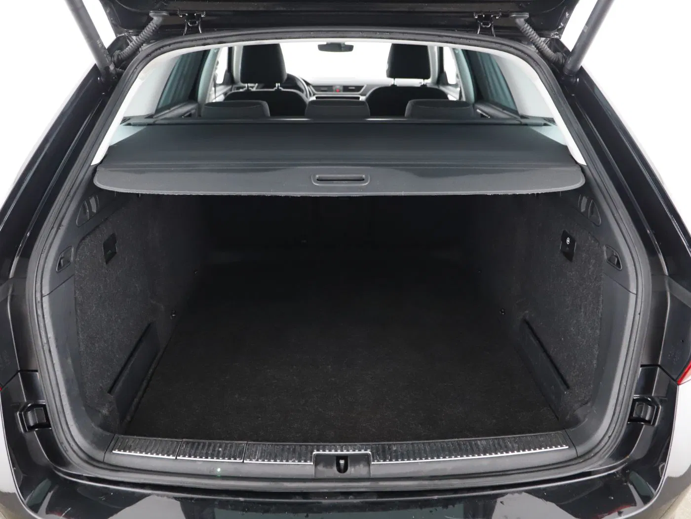 Skoda Superb Combi 2.0 TDI Ambition | Bild 24 von 28