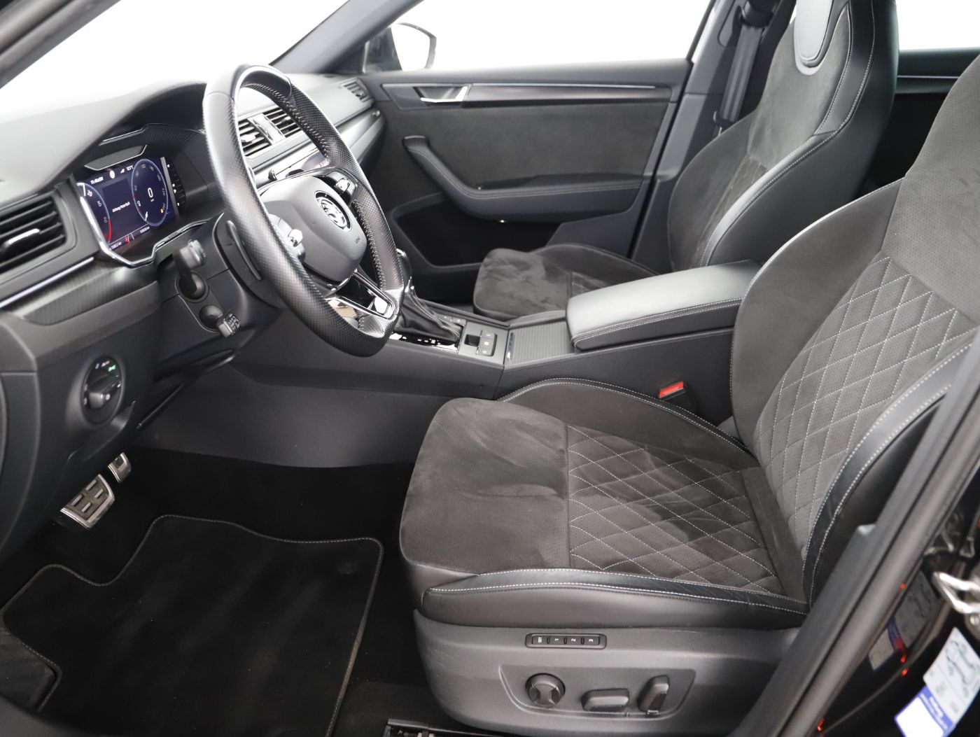 Skoda Superb Combi 1.4TSI iV | Bild 9 von 28