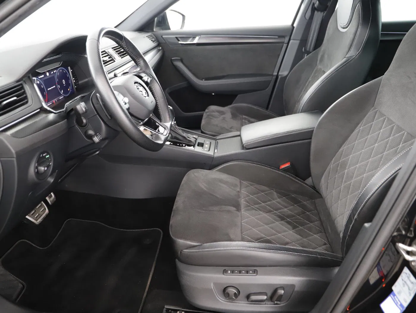 Skoda Superb Combi 1.4TSI iV | Bild 9 von 28
