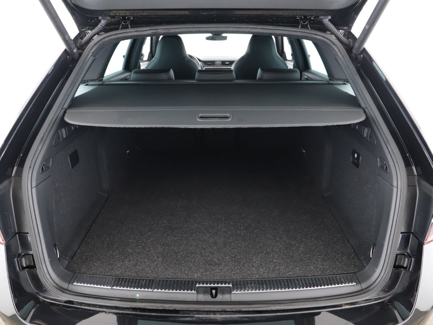 Skoda Superb Combi 1.4TSI iV | Bild 25 von 28