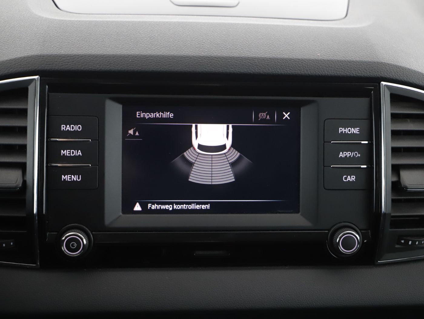 Skoda Karoq 2.0 TDI Ambition | Bild 19 von 25