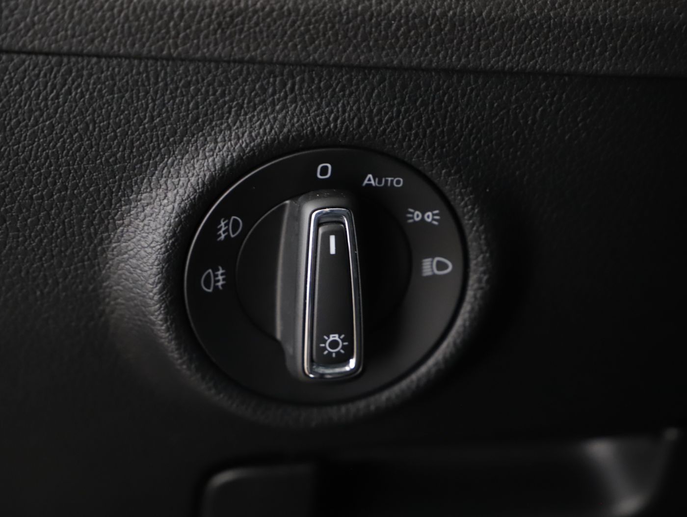 Skoda Superb Combi 2.0 TDI Style DSG | Bild 10 von 28