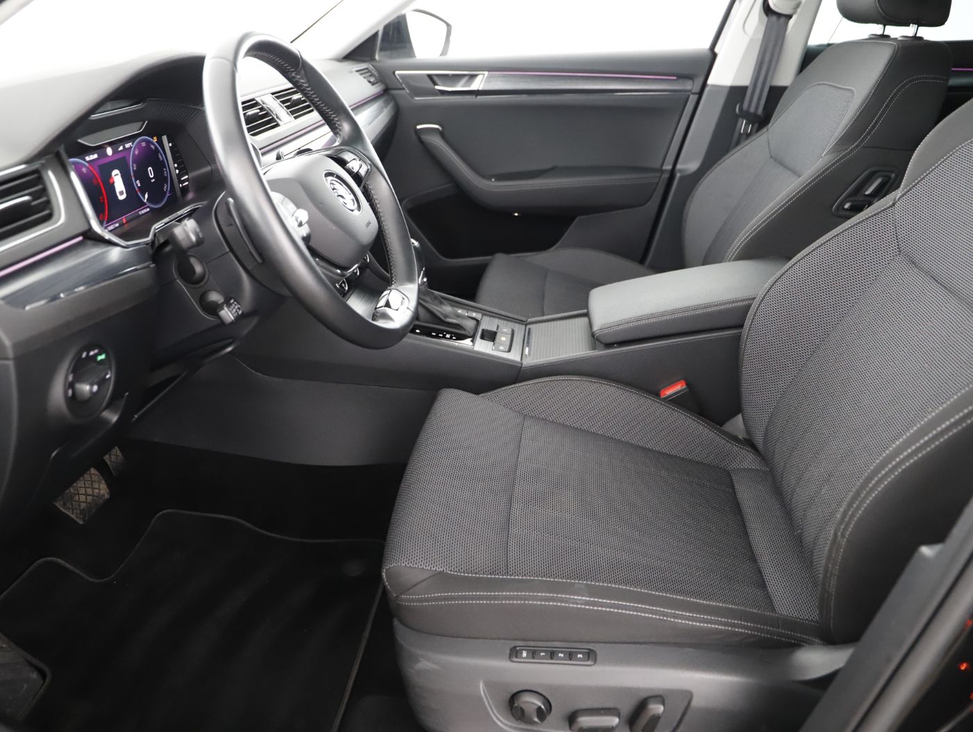 Skoda Superb Combi 2.0 TDI Style DSG | Bild 11 von 28