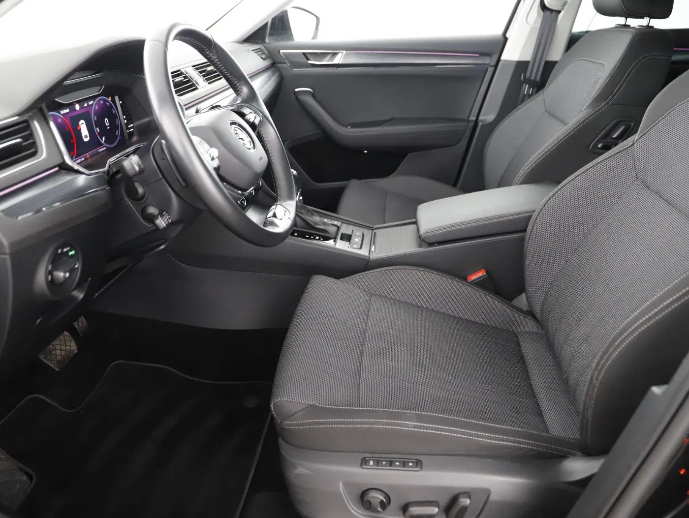 Skoda Superb Combi 2.0 TDI Style DSG | Bild 11 von 28