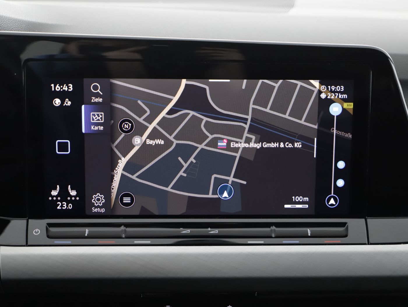 VW Golf VIII Var 2.0TDI Life DSG | Bild 17 von 22