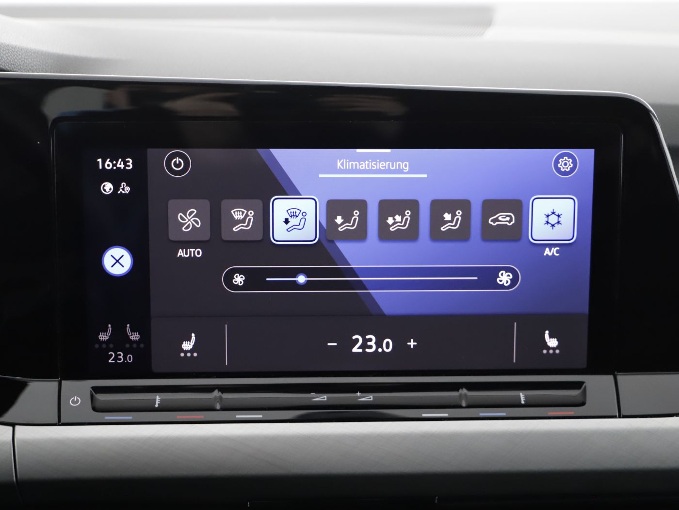 VW Golf VIII Var 2.0TDI Life DSG | Bild 19 von 22