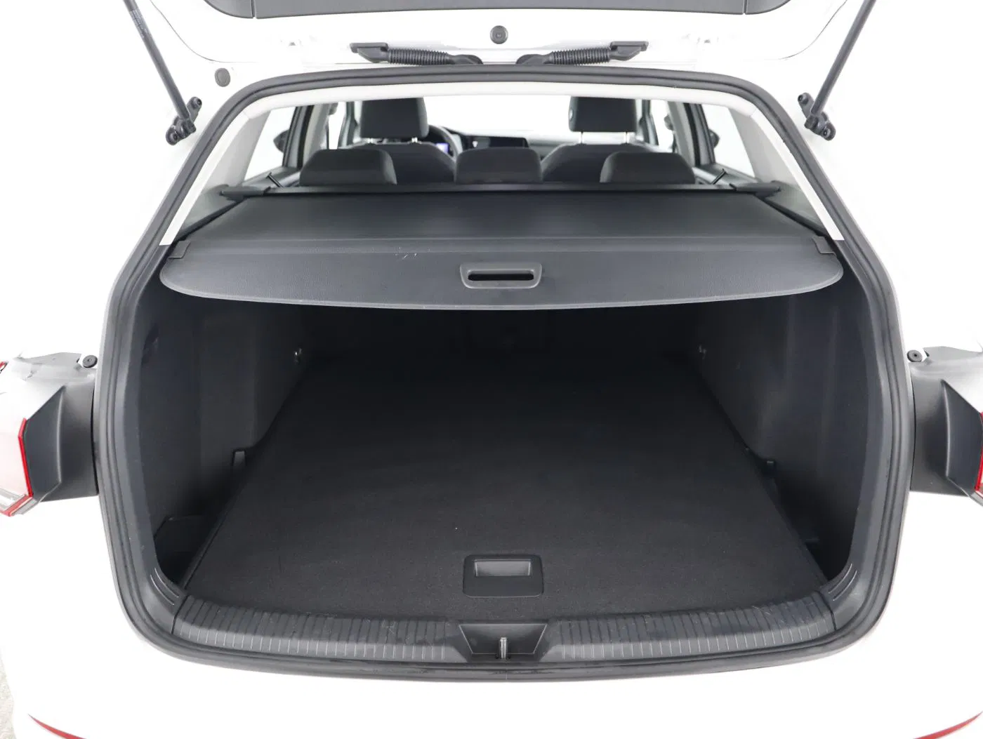 VW Golf VIII Var 2.0TDI Life DSG | Bild 22 von 22