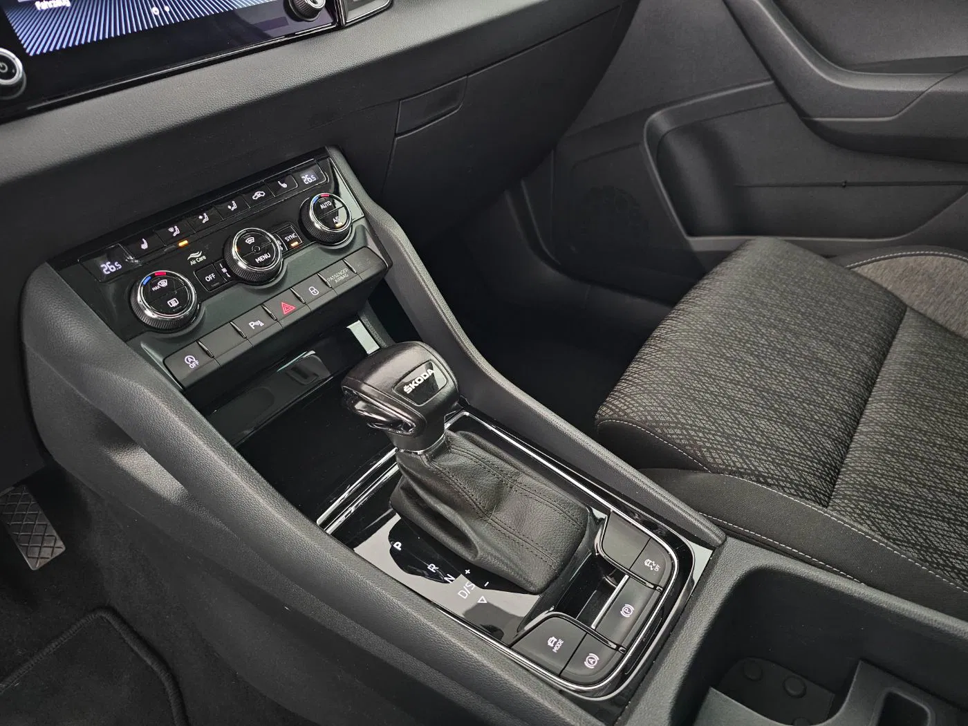 Skoda Karoq 2.0TDI Style DSG | Bild 23 von 28