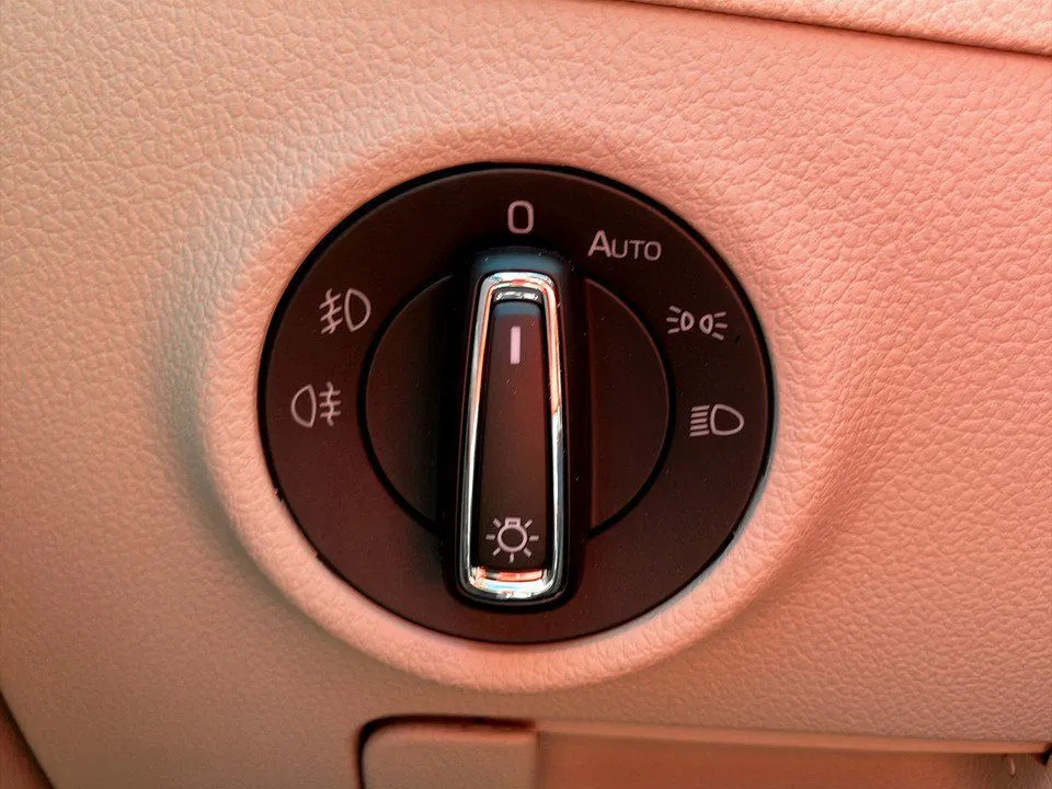 Skoda Superb Combi 2.0 TDI Style Aut. | Bild 10 von 24
