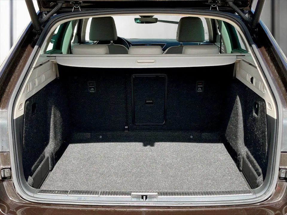 Skoda Superb Combi 2.0 TDI Style Aut. | Bild 23 von 24
