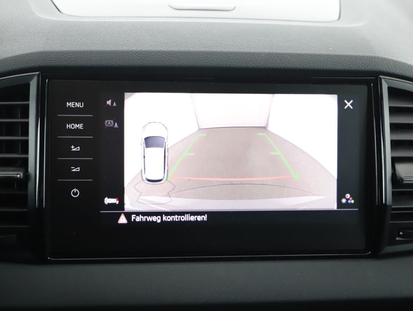 Skoda Karoq 2.0 TDI 4x4 Sportline | Bild 18 von 23