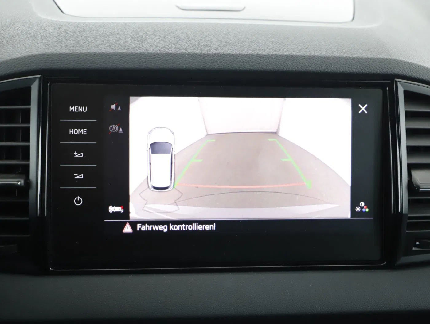 Skoda Karoq 2.0 TDI 4x4 Sportline | Bild 18 von 23