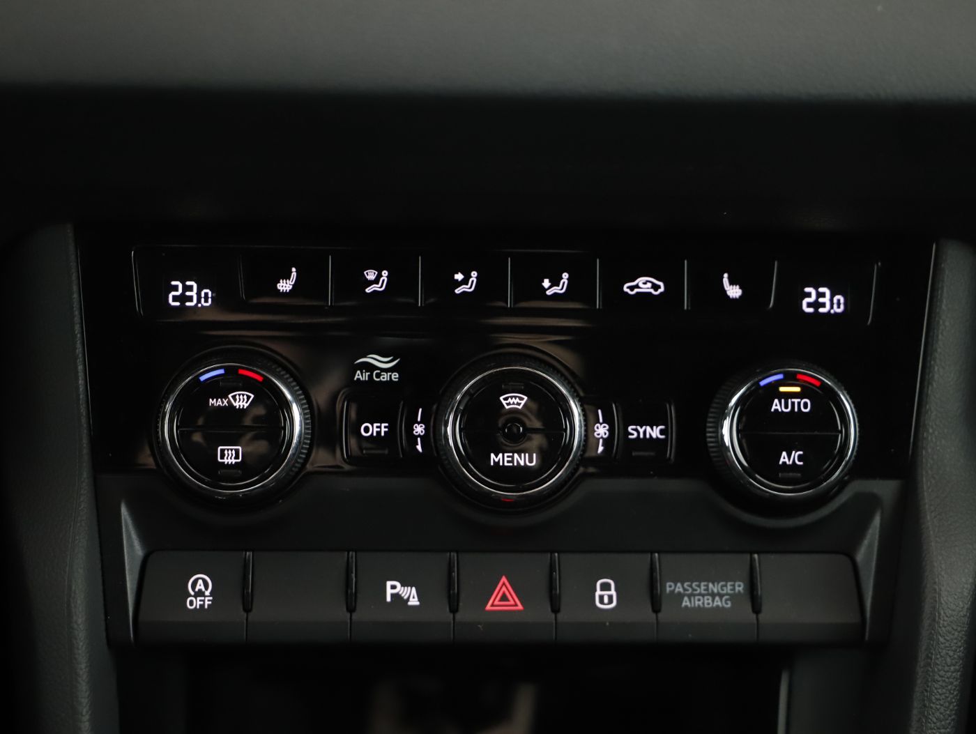 Skoda Karoq 2.0 TDI 4x4 Sportline | Bild 19 von 23