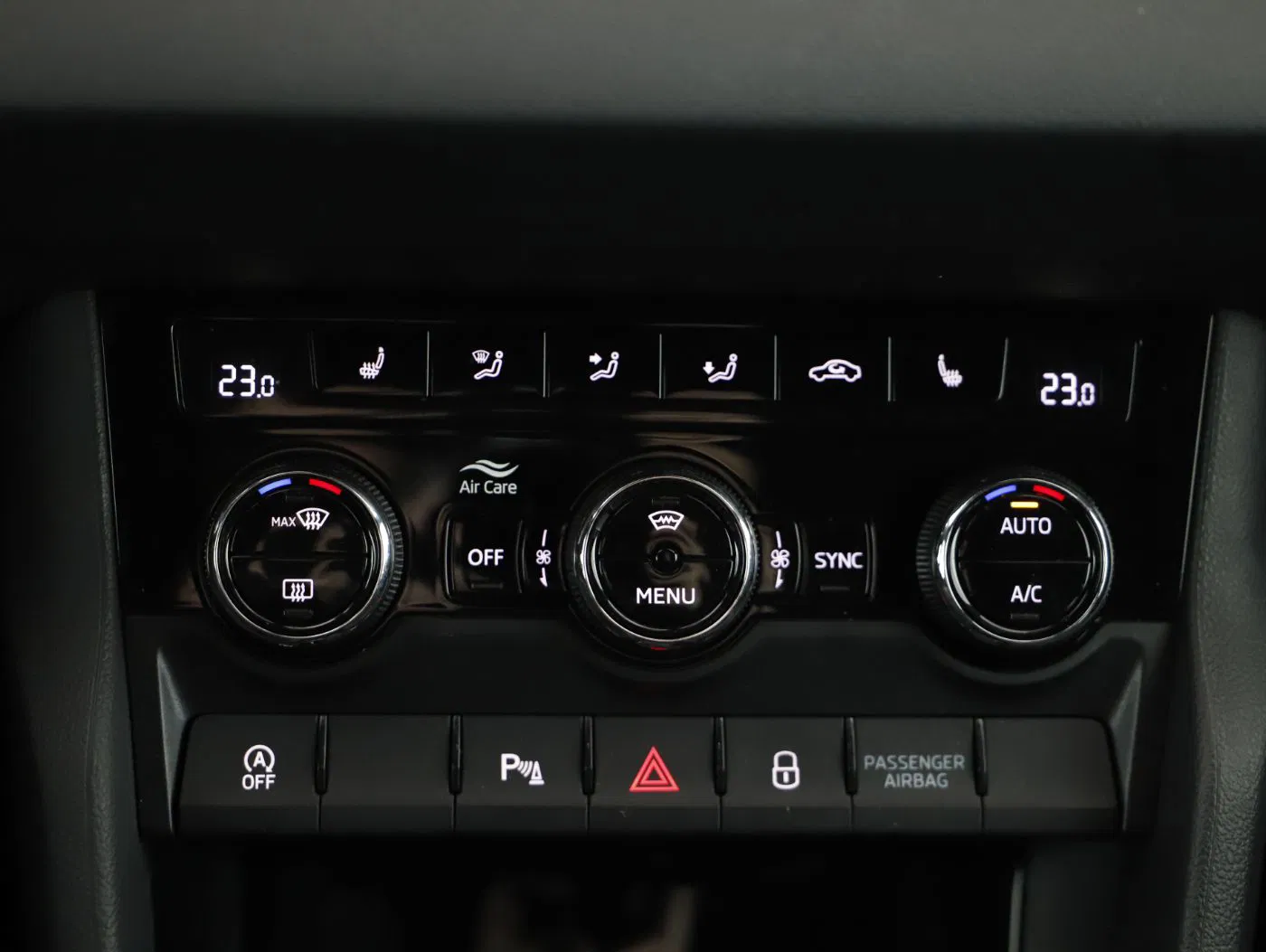 Skoda Karoq 2.0 TDI 4x4 Sportline | Bild 19 von 23