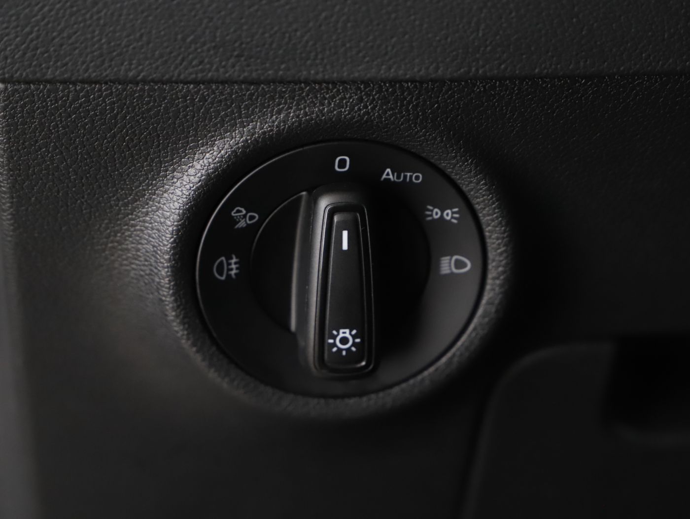 Skoda Karoq 2.0 TDI 4x4 Sportline | Bild 9 von 23