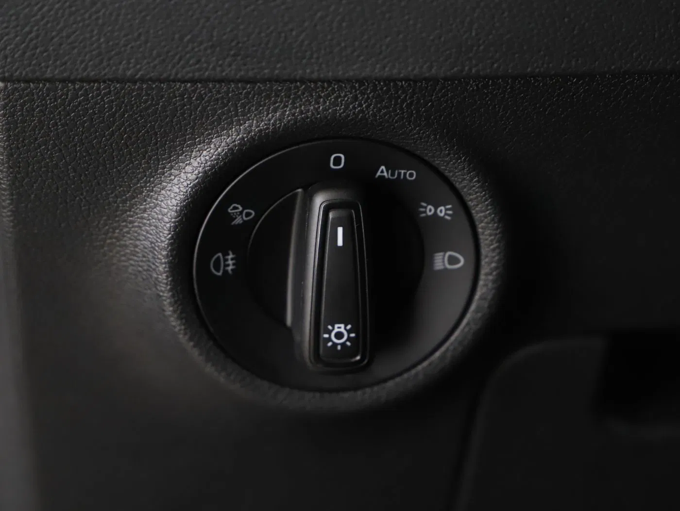 Skoda Karoq 2.0 TDI 4x4 Sportline | Bild 9 von 23