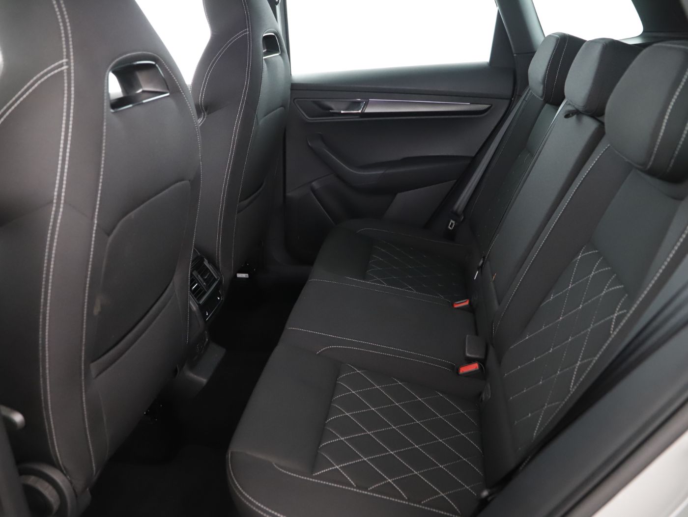 Skoda Karoq 2.0 TDI 4x4 Sportline | Bild 21 von 23