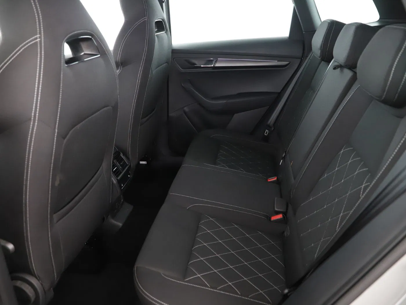 Skoda Karoq 2.0 TDI 4x4 Sportline | Bild 21 von 23