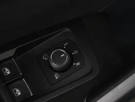 VW Touran 2.0 TDI Highline DSG | Thumbnail 10 von 27