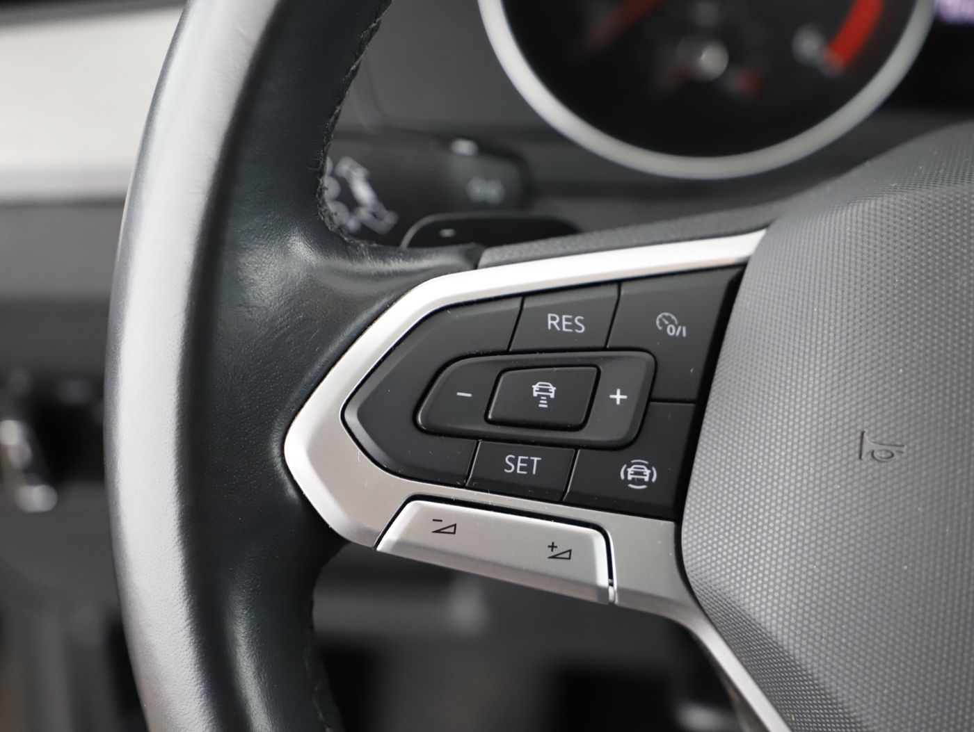 VW Passat Variant 2.0 TDI DSG | Bild 14 von 27