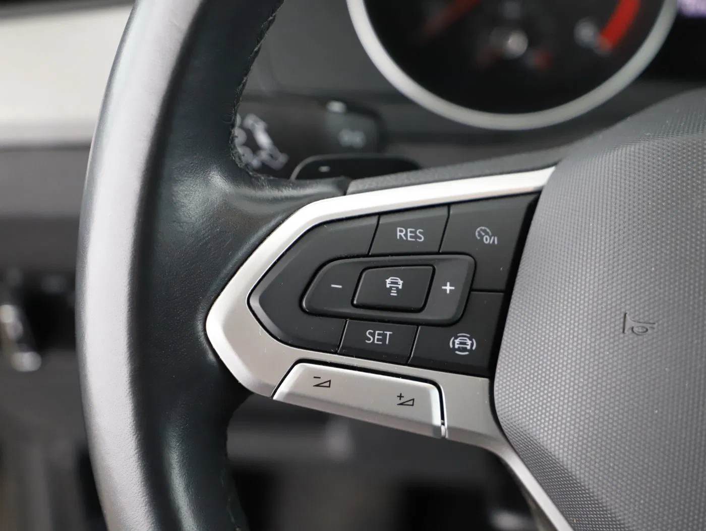 VW Passat Variant 2.0 TDI DSG | Bild 14 von 27