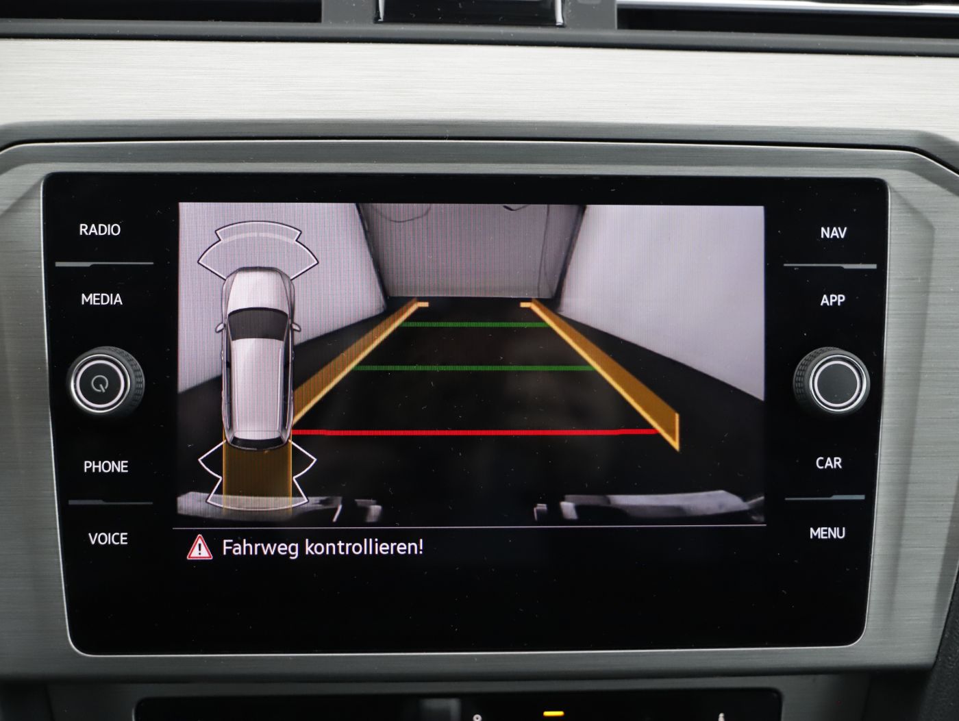 VW Passat Variant 2.0 TDI DSG | Bild 16 von 27