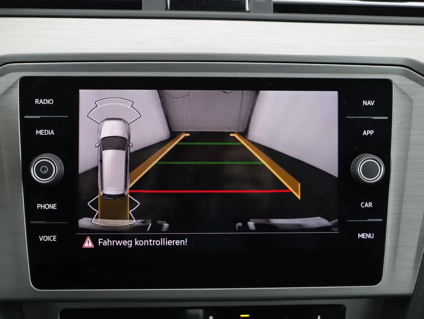 VW Passat Variant 2.0 TDI DSG | Bild 16 von 27