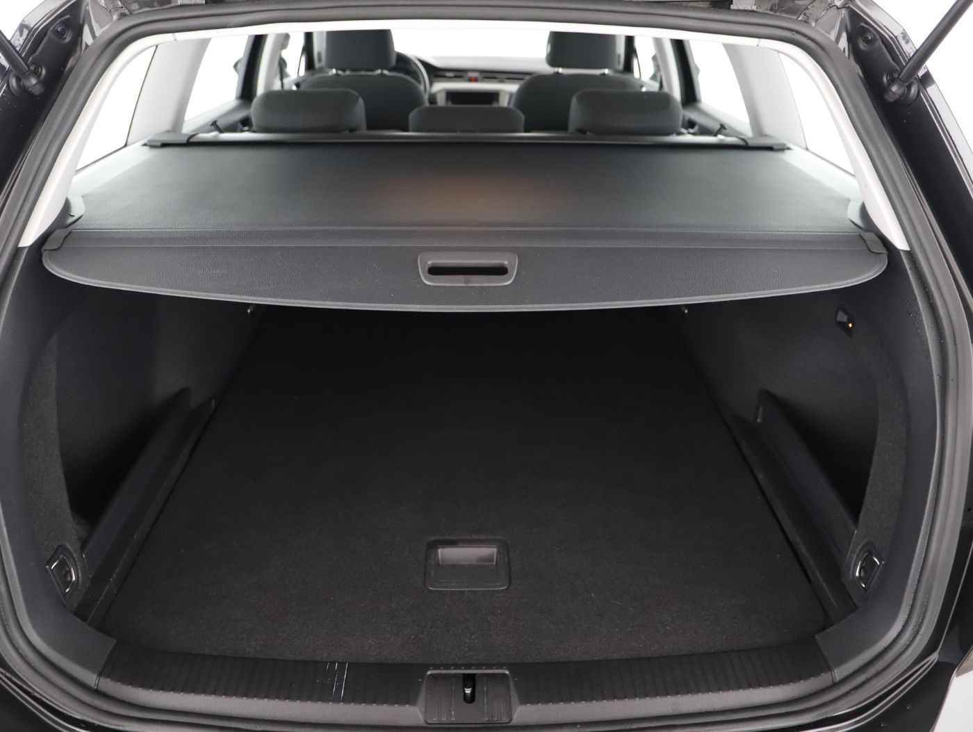 VW Passat Variant 2.0 TDI DSG | Bild 22 von 27