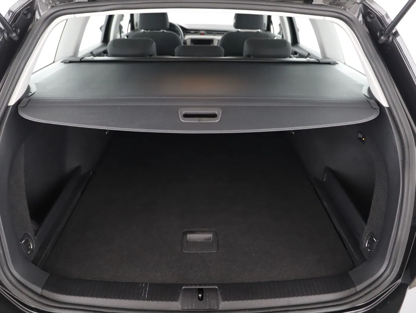 VW Passat Variant 2.0 TDI DSG | Bild 22 von 27