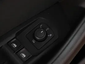 VW Passat Variant 2.0 TDI DSG | Thumbnail 9 von 26